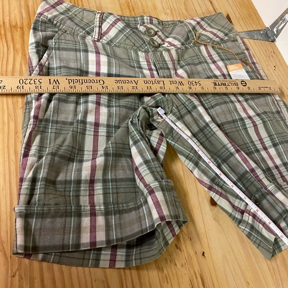 Nobo Bermuda shorts. Med-rise, 9 1/2” inseam. Green, white, burgundy Sz 9 JR - Picture 6 of 8